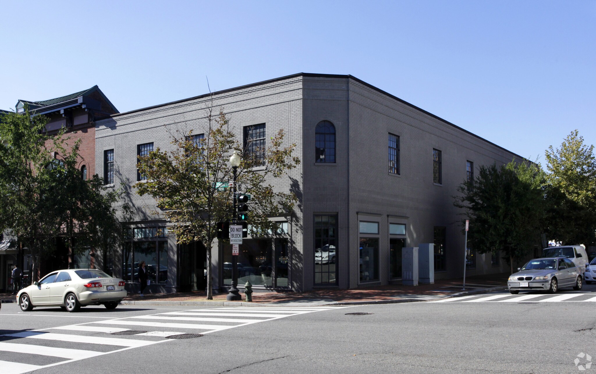 1222 Wisconsin Ave NW, Washington, DC à louer Photo principale- Image 1 de 8