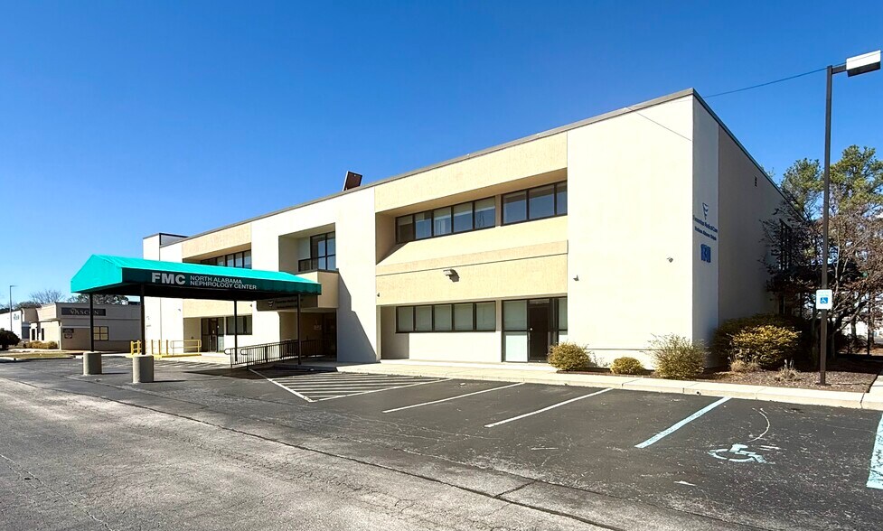 1311 Memorial Pky NW, Huntsville, AL à vendre - Photo du bâtiment - Image 1 de 4