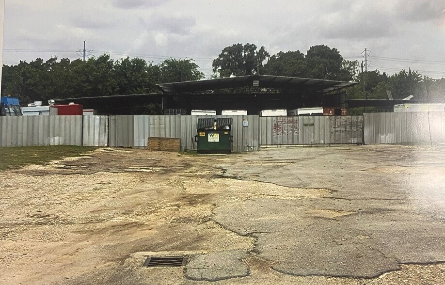 813 Autumnwood Dr, Houston, TX for sale - Building Photo - Image 2 of 6