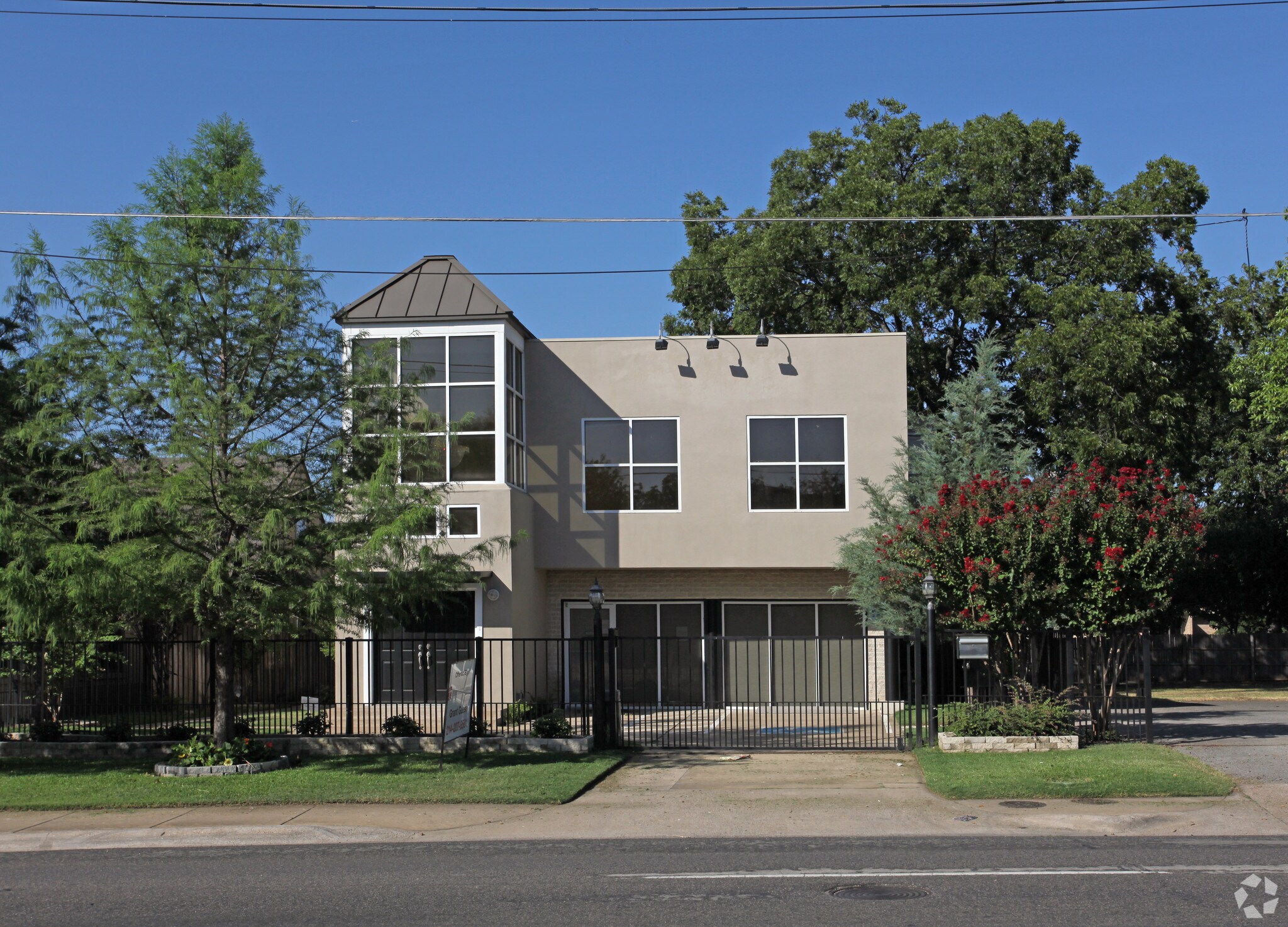 4235 Cedar Springs Rd, Dallas, TX à louer Photo du bâtiment- Image 1 de 13