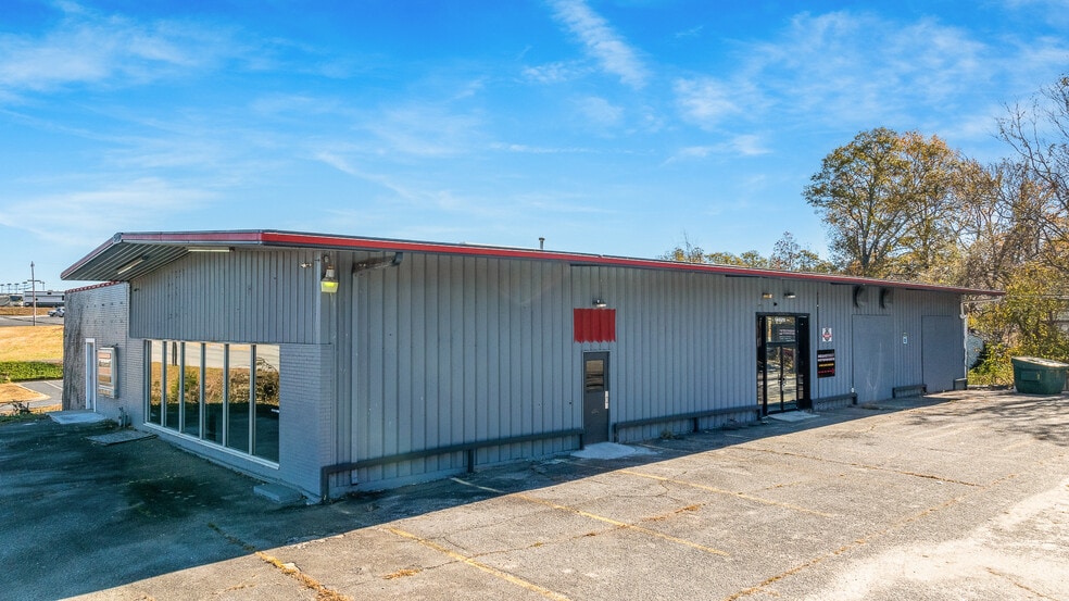 14629 E Wade Hampton Blvd, Greer, SC à vendre - Photo du bâtiment - Image 3 de 41