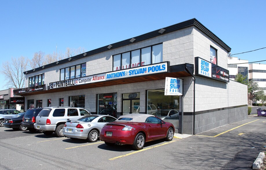 484 N State Rt 17, Paramus, NJ for lease - Building Photo - Image 1 of 12