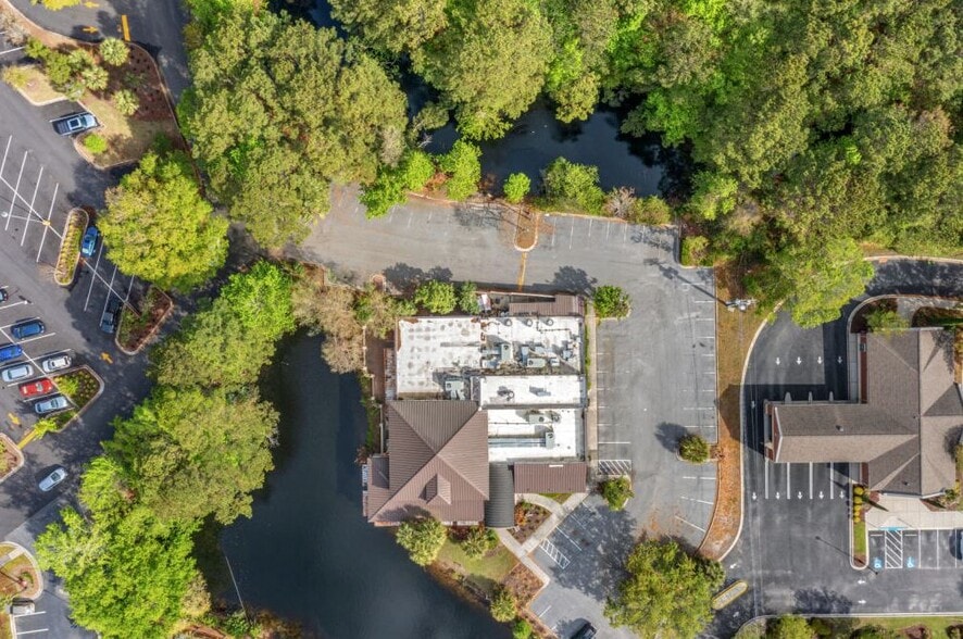 1028 Johnnie Dodds Blvd, Mount Pleasant, SC for sale - Building Photo - Image 3 of 17