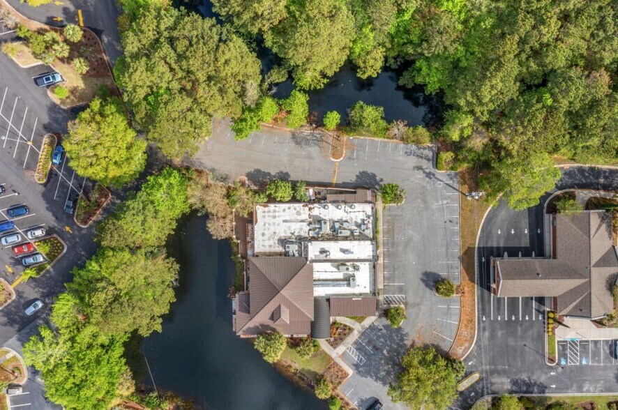 1028 Johnnie Dodds Blvd, Mount Pleasant, SC à vendre - Photo du bâtiment - Image 3 de 17