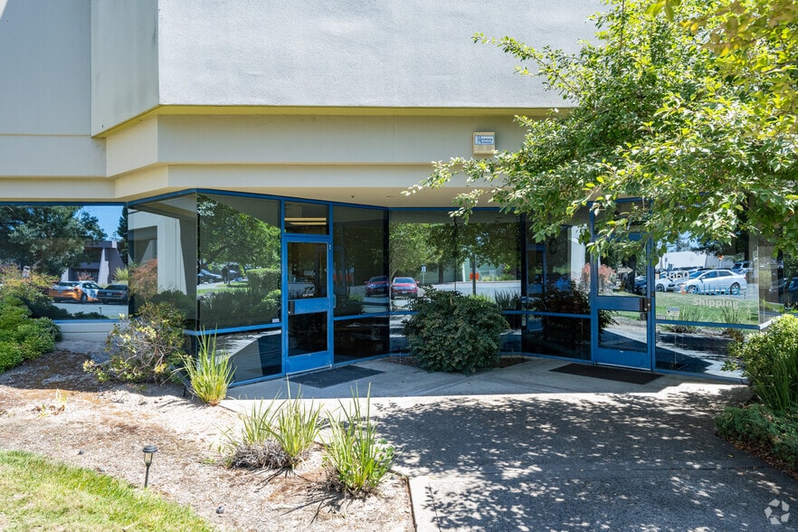 3636 N Laughlin Rd, Santa Rosa, CA for lease - Building Photo - Image 3 of 4