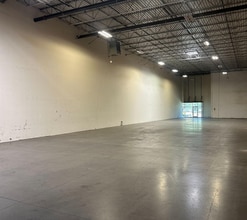 5015 Catron Dr, Dallas, TX for lease Interior Photo- Image 2 of 4