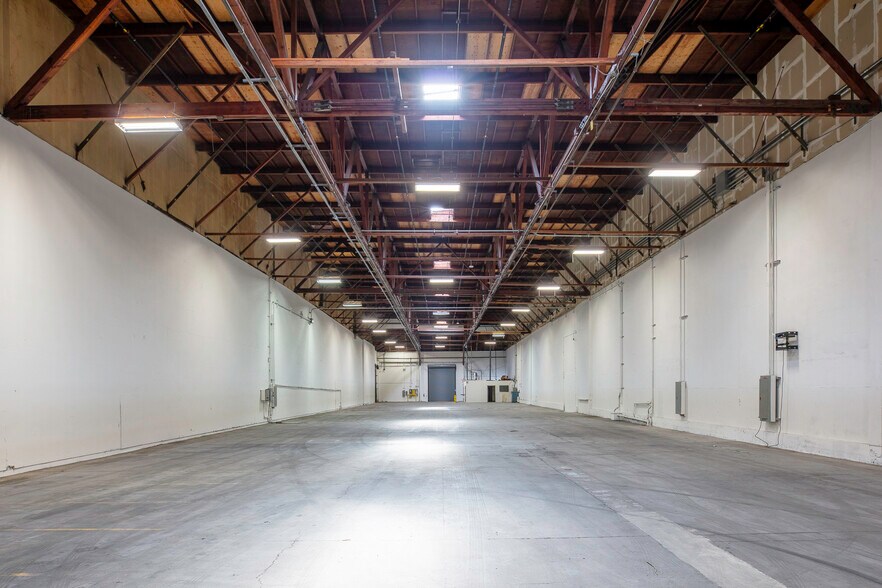 6195 Coliseum Way, Oakland, CA à louer - Photo intérieure - Image 2 de 8