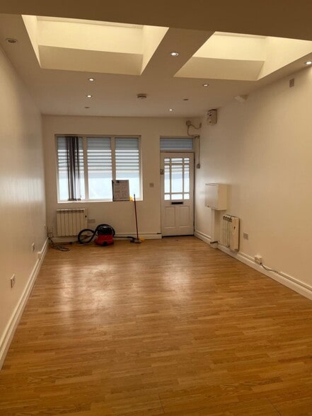 486 Hornsey Road, London for lease - Interior Photo - Image 2 of 4