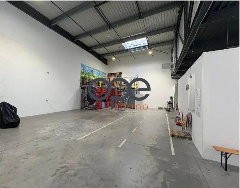 Office in Villeneuve-la-Garenne for lease Building Photo- Image 1 of 4