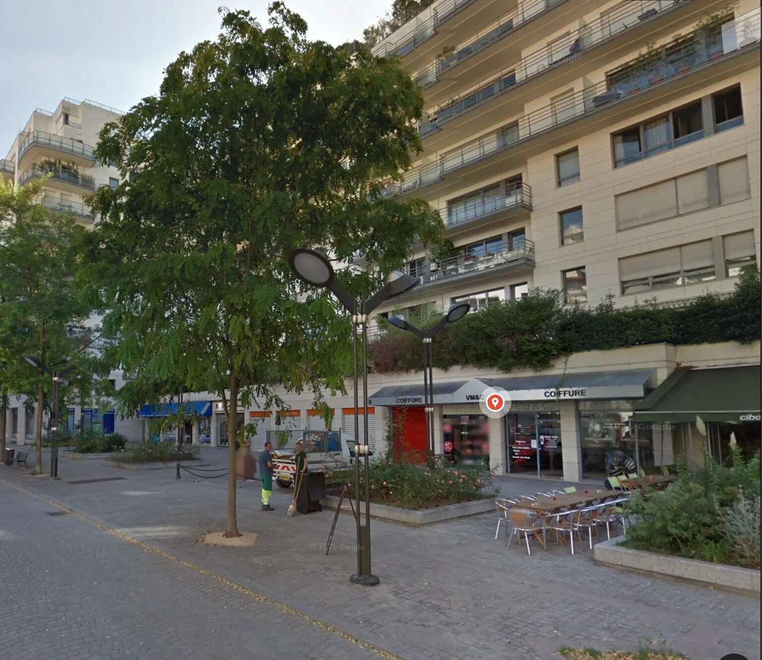 Retail in Levallois-Perret for lease Building Photo- Image 1 of 5