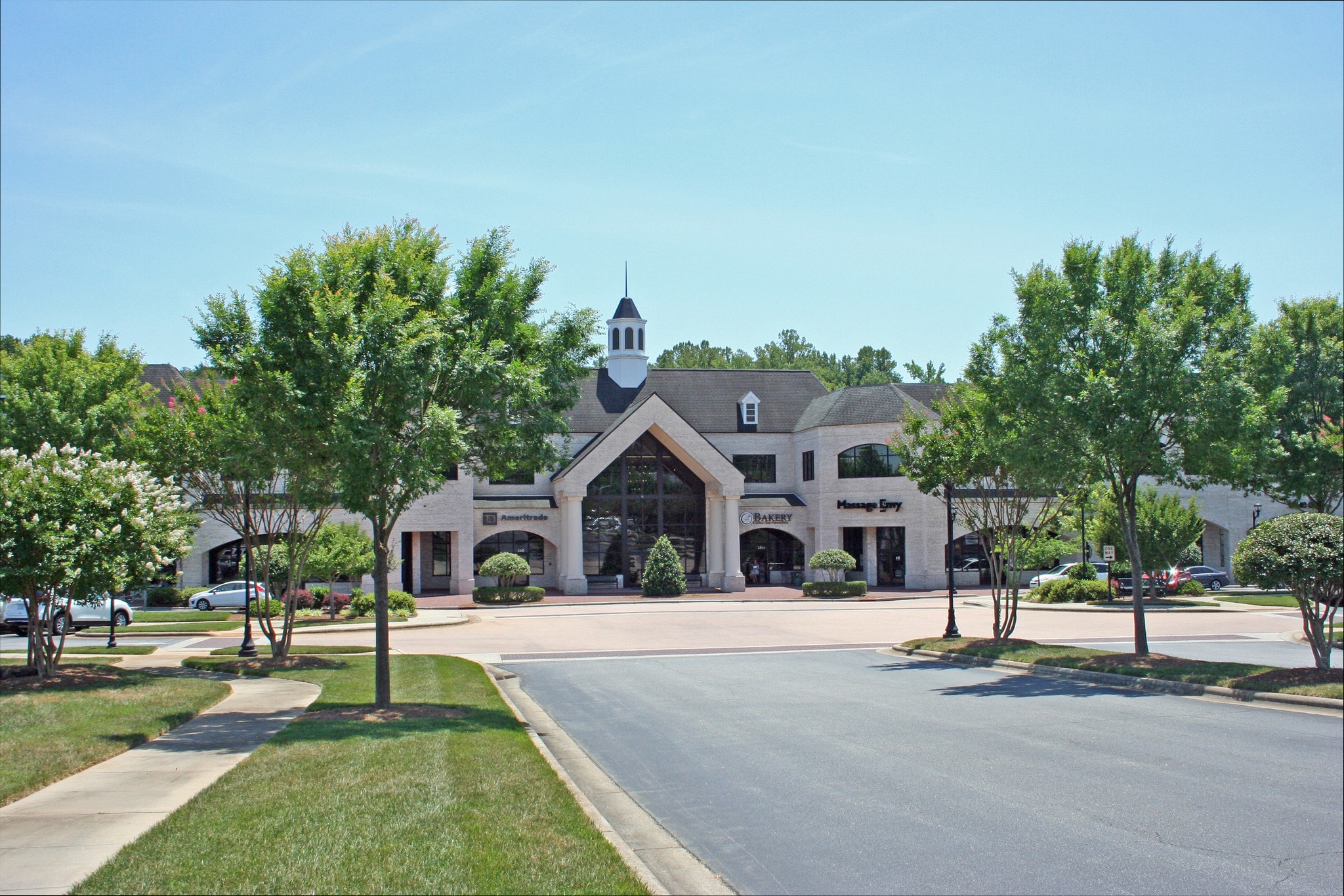 1255 Creekshire Way, Winston-Salem, NC à louer Photo du bâtiment- Image 1 de 8
