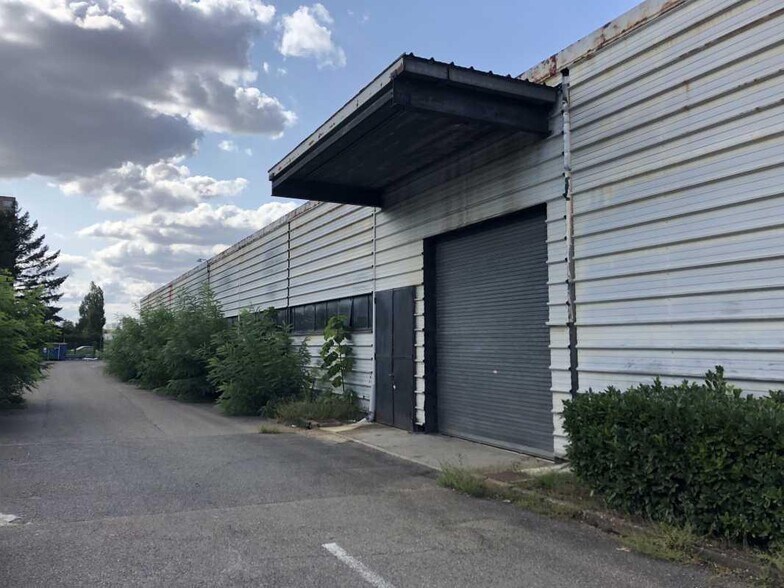 6 Rue Yves Toudic, Vénissieux à louer - Photo du bâtiment - Image 2 de 10