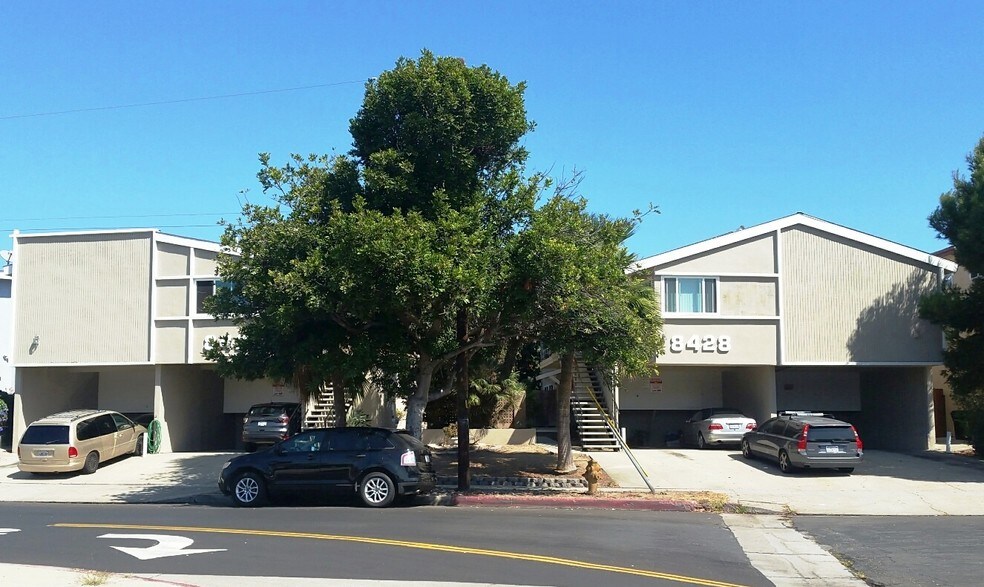 8428 Gulana Ave, Playa del Rey, CA à vendre - Photo du bâtiment - Image 2 de 11