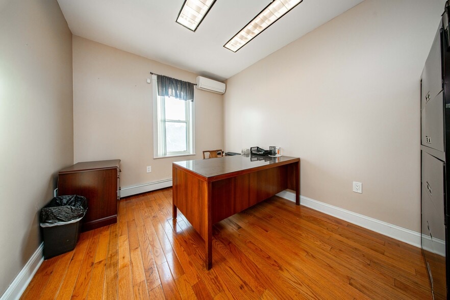 2334 Sound St, Astoria, NY for lease - Building Photo - Image 2 of 10