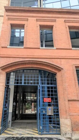 Office in Toulouse for lease - Building Photo - Image 2 of 16