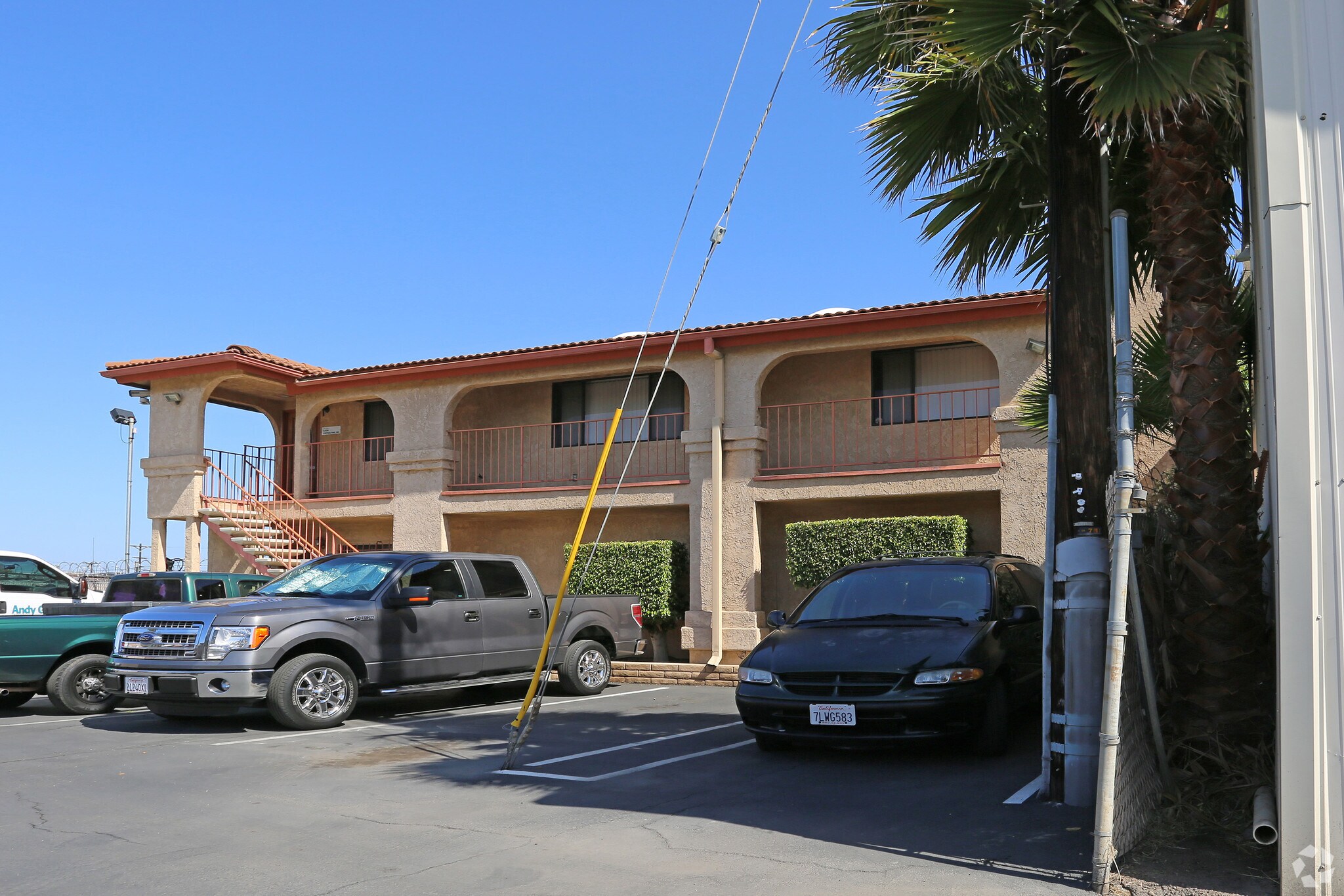 1540 Pioneer Way, El Cajon, CA à louer Photo principale- Image 1 de 12