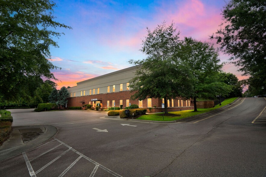 204 Capcom Ave, Wake Forest, NC à vendre - Photo du bâtiment - Image 1 de 48