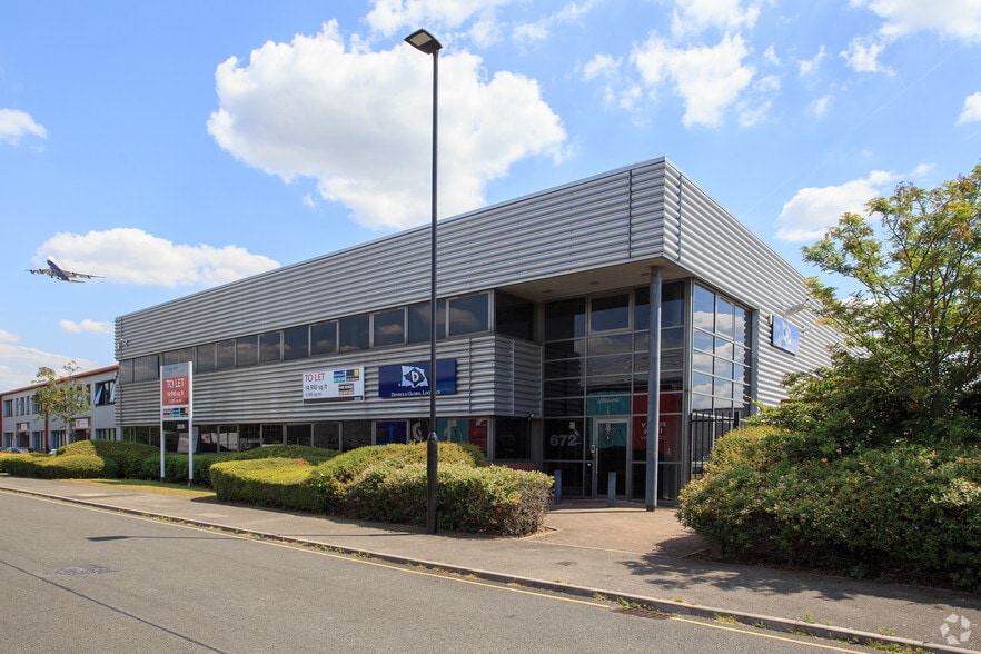 672 Spur Rd, Feltham à louer - Photo du bâtiment - Image 2 de 2