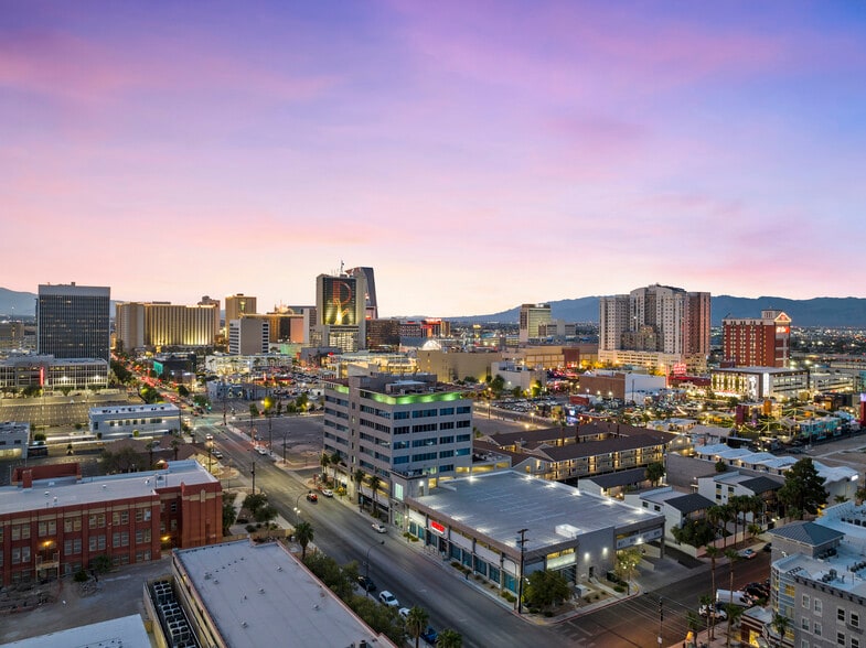 701 Bridger Ave, Las Vegas, NV à vendre - Photo du bâtiment - Image 2 de 16