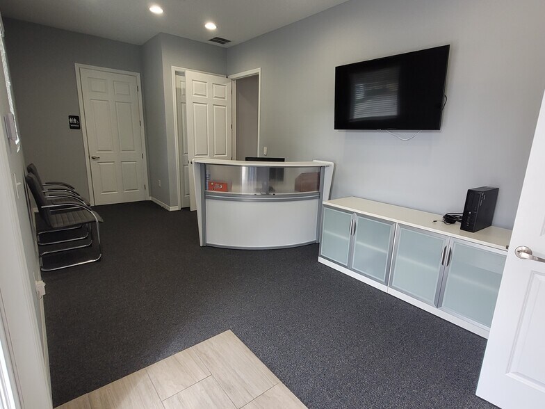 1609 S Alexander St, Plant City, FL à vendre - Photo intérieure - Image 2 de 6