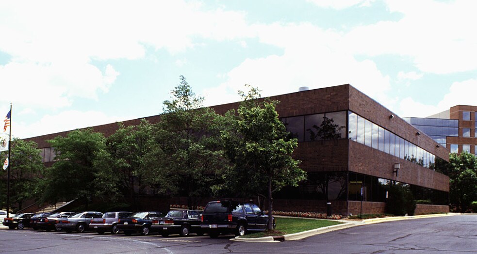 1001 W 31st St, Downers Grove, IL à vendre - Photo du bâtiment - Image 2 de 10