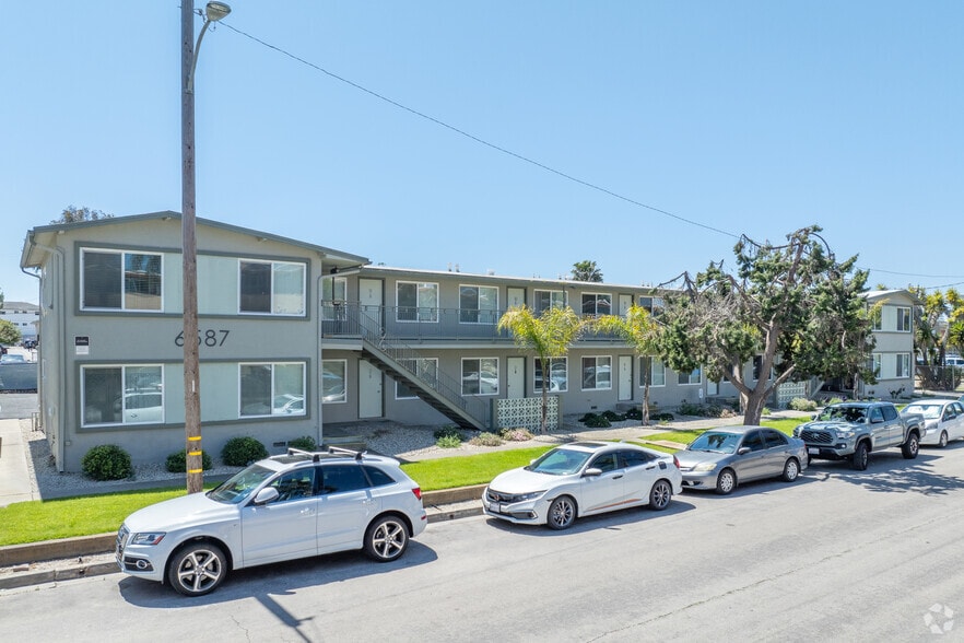 Isla Vista Portfolio portefeuille de 2 propriétés à vendre sur LoopNet.ca - Photo principale - Image 2 de 2