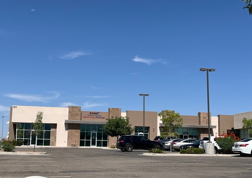 211 Bartlett Dr, El Paso, TX à louer - Photo du bâtiment - Image 2 de 6