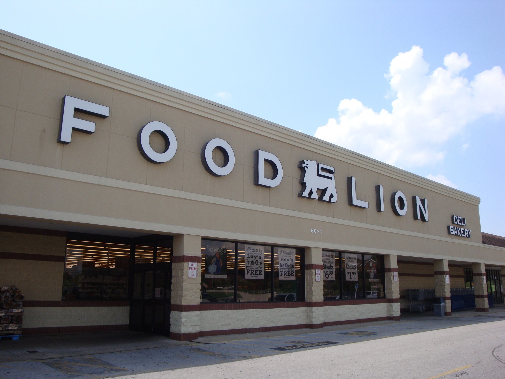 5021 Trotwood Ave, Columbia, TN à louer Photo du bâtiment- Image 1 de 2