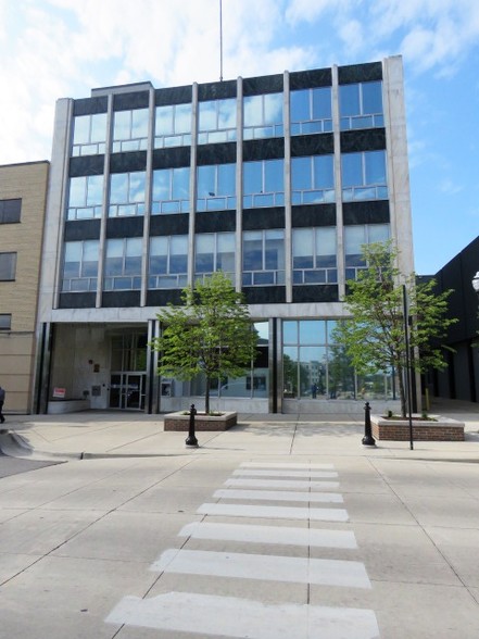 245 W Michigan Ave, Jackson, MI for sale - Building Photo - Image 1 of 1