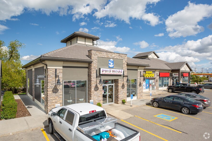 71 Riverside Dr, Okotoks, AB à vendre - Photo du bâtiment - Image 3 de 6