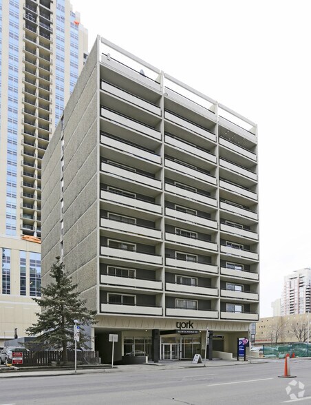 921 5th Ave SW, Calgary, AB à vendre - Photo principale - Image 1 de 1