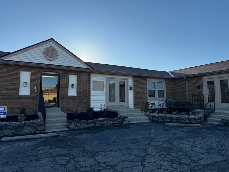 9280 Plainfield Rd, Blue Ash, OH for lease - Building Photo - Image 1 of 17