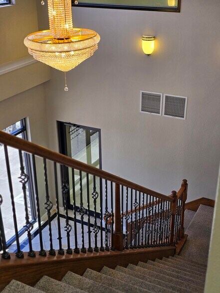 2200 W Anderson Ln, Austin, TX à louer - Photo du bâtiment - Image 2 de 10