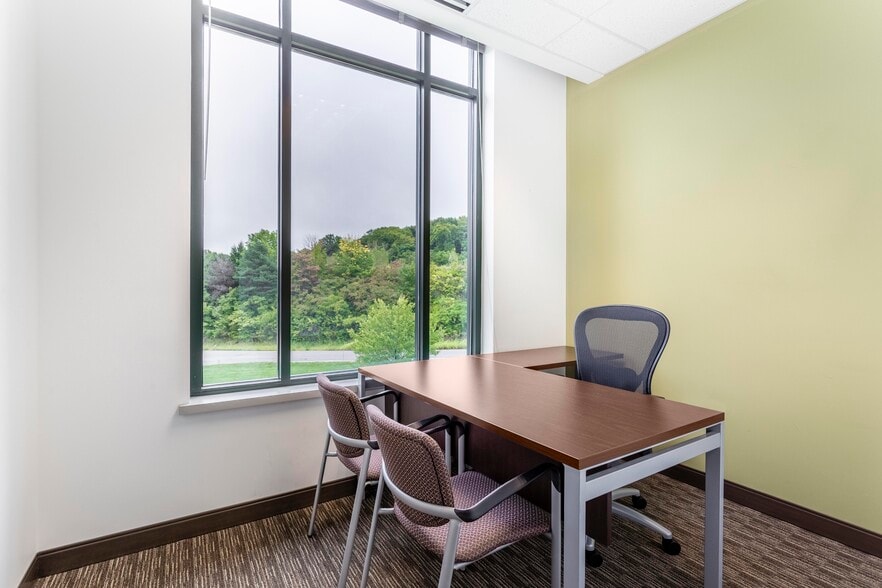 1201 NW Briarcliff Pkwy, Kansas City, MO for lease - Interior Photo - Image 3 of 10