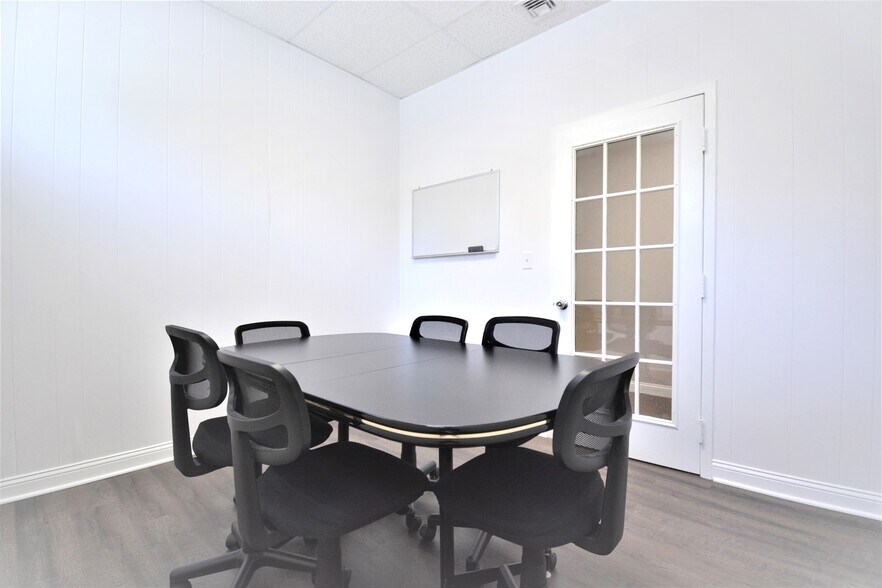 1662 Route 300, Newburgh, NY à louer - Photo du bâtiment - Image 3 de 4