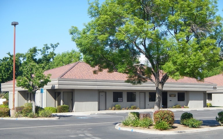 4041 N Fresno St, Fresno, CA à louer Photo du bâtiment- Image 1 de 8
