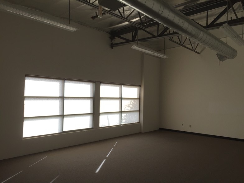 1401 Maulhardt Ave, Oxnard, CA for lease - Interior Photo - Image 2 of 9