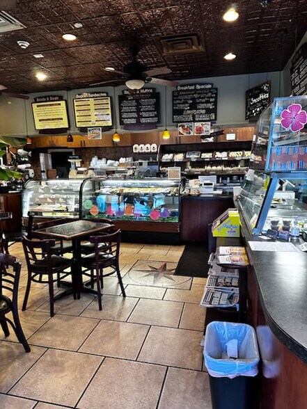 478 Glen Cove Ave, Sea Cliff, NY à vendre - Photo du bâtiment - Image 3 de 12