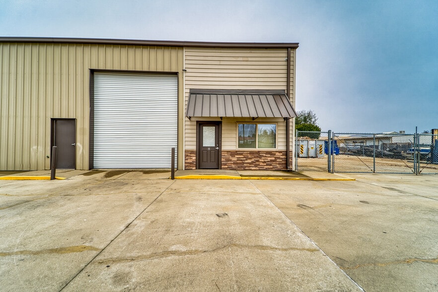 1256 Garden Hwy, Yuba City, CA for lease - Building Photo - Image 2 of 5