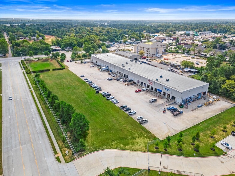 2323 N Frazier St, Conroe, TX à louer - Aérien - Image 2 de 4