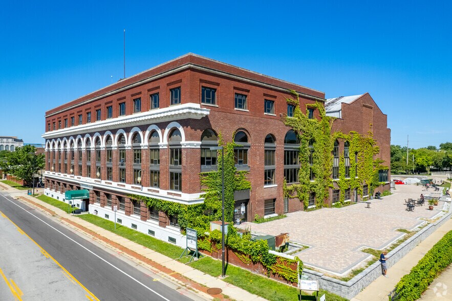 401 E Colfax Ave, South Bend, IN à louer - Photo du bâtiment - Image 2 de 11