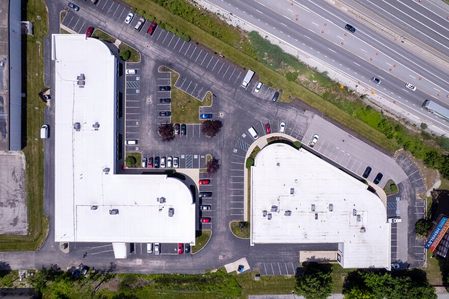 86th Street Business Center portfolio of 2 properties for sale on LoopNet.ca - Building Photo - Image 2 of 21