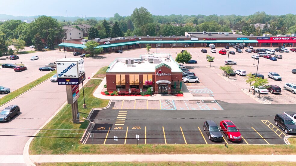 6250 S Cedar St, Lansing, MI à louer - Photo du bâtiment - Image 2 de 12