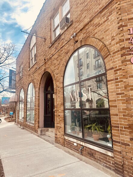 1420 Lake Dr SE, Grand Rapids, MI à louer - Photo du bâtiment - Image 2 de 19