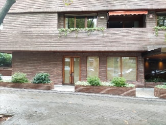 Plus de détails pour Multi-résidentiel à vendre