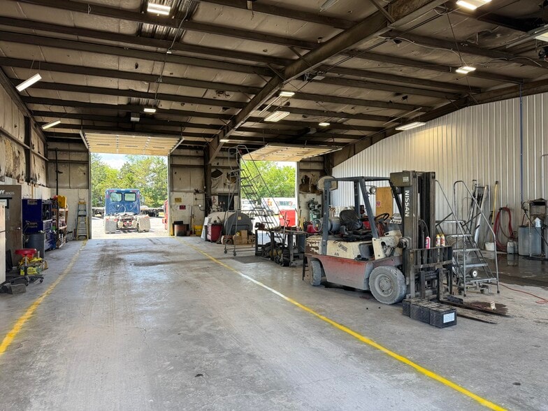 140 Storage Solutions Ln, White Post, VA for lease - Interior Photo - Image 3 of 12