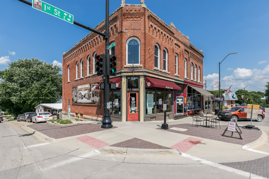 101 1st St NE, Mount Vernon, IA for sale - Primary Photo - Image 1 of 1