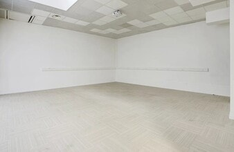 82 Quai De La Loire, Paris for lease Interior Photo- Image 1 of 3
