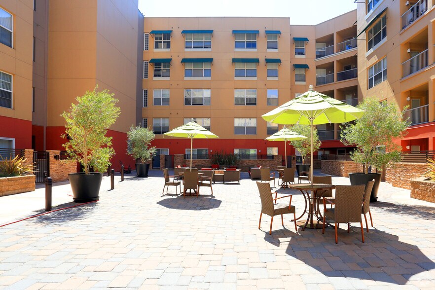 992-998 4th St, San Rafael, CA à louer - Photo du bâtiment - Image 3 de 13