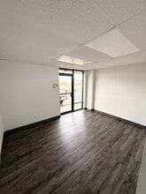 1000-1008 N Commercial Blvd, Arlington, TX à louer Photo intérieure- Image 2 de 7